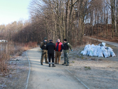 Sprzątanie brzegów Jeziora Żywieckiego - zdjęcie2