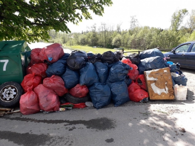 Brzegi Jeziora Żywieckiego poprzątane - zdjęcie2